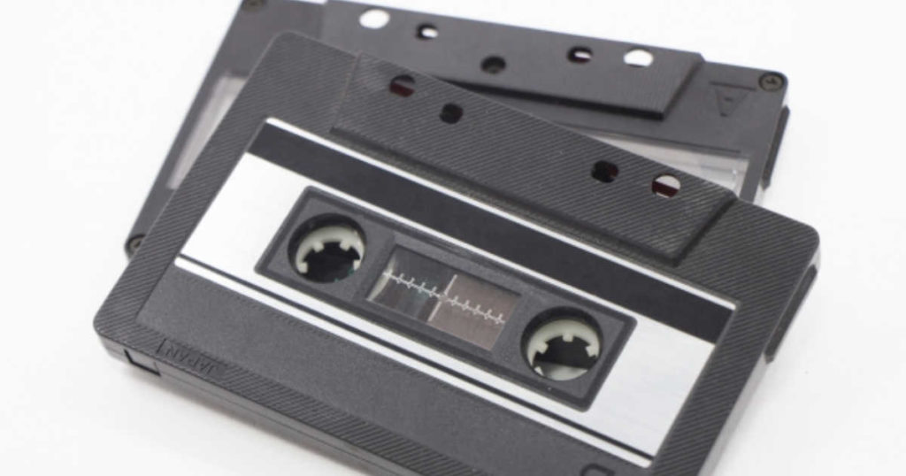 カセットテープ２つ